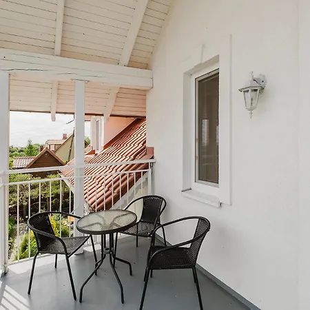 PIONOW Rodzinne Apartamenty Urocza 10-3