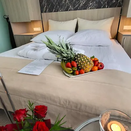 Elegante Apartments & Jacuzzi Wladyslawowo - Adults Only-3