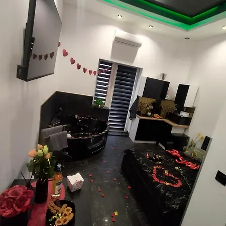 Apartament Czarny z Jacuzzi-2