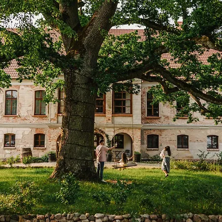 Pałac Wielka Wieś - Pałac pod Dębem-2