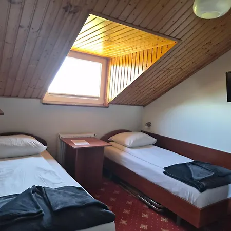 Domki, Apartamenty i Restauracja Włóczęga-2