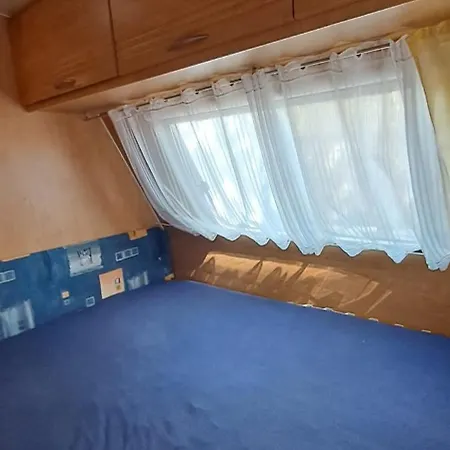 Nowoczesne Przyczepy Kempingowe Chalupy Royal-Camp-3
