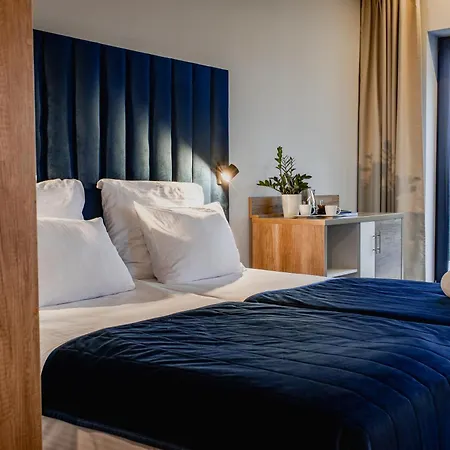 Natural Hotel-Ostróda-basen na III kondygnacji-pokoje wellness z saunami-2