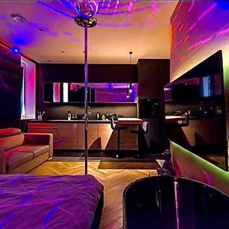 LupoApartments z Klimatyzacją do wyboru z Jacuzzi Pole Dance Parking Dostęp na Kod-3