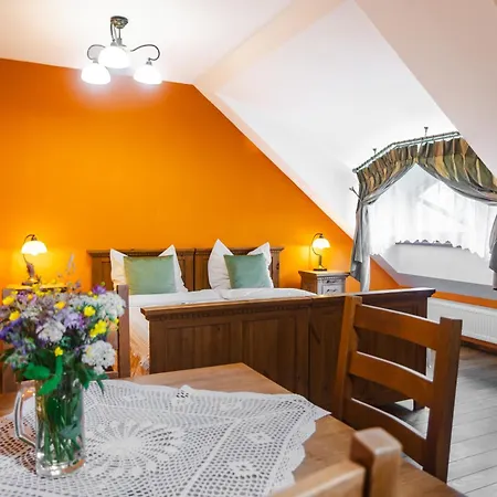 Karczma Regionalna Hotel GOŚCINNA CHATA-2