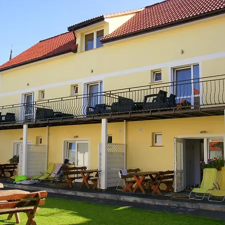 Koral Apartmenty z kuchnią tarasem place zabaw 1 min od morza-3