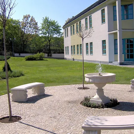 Green Hotel-2