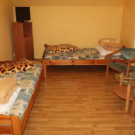 Szkolne Schronisko Mlodziezowe-3