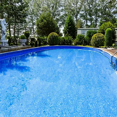Holiday Lodge-2