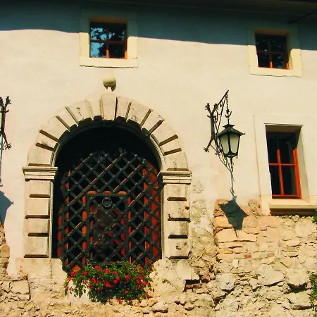 Zamek Korzkiew-2