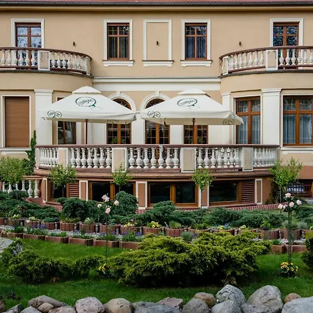 Pałac Ogrodowa-2