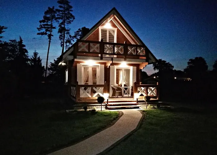 Drewniany domek nad Miedwiem