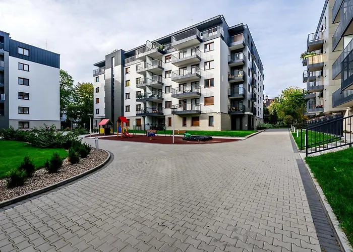 Apartament Targi z garażem i siłownią