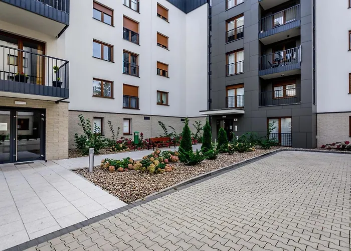 Apartament Targi z garażem i siłownią