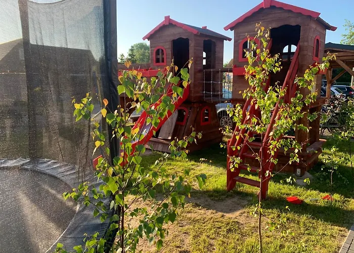 Pod Dębami Wicie- domki drewniane nad morzem