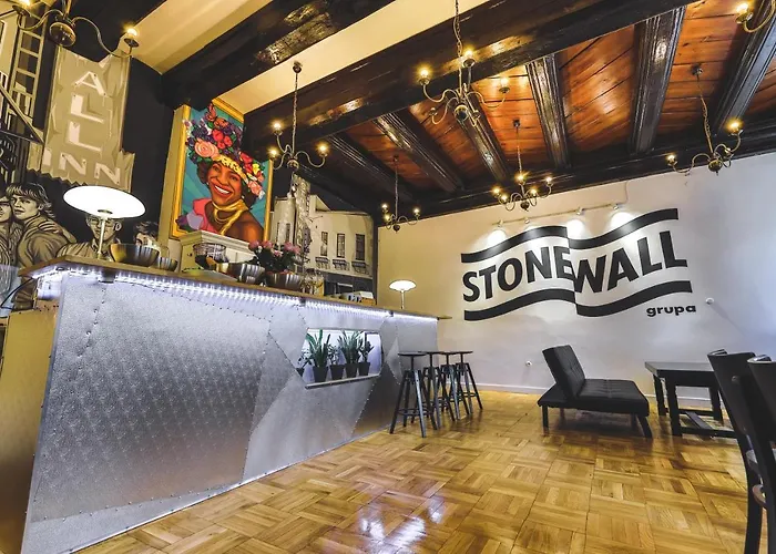 Hostel Stonewall - Self Check In