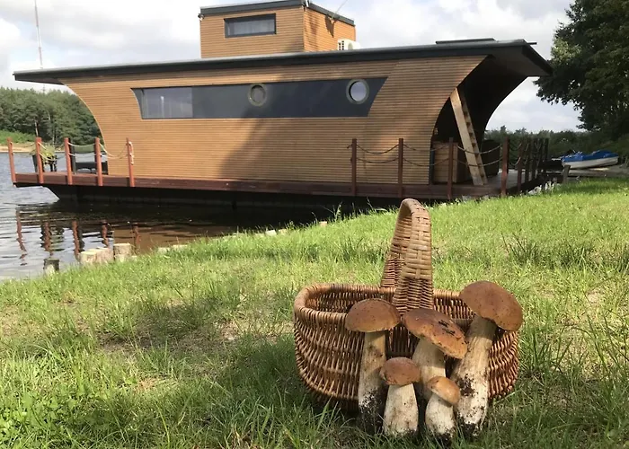 Houseboat Slesin