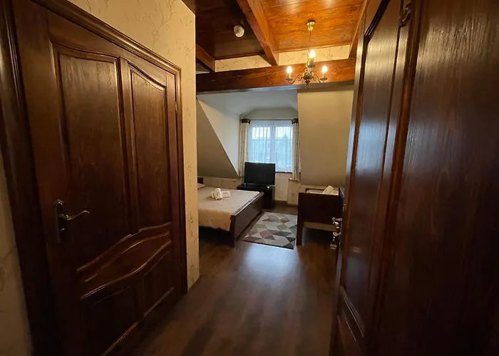 Tyrol I Restauracja Życie Gruzji
