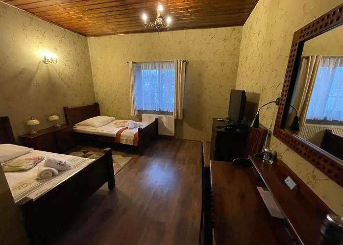 Tyrol I Restauracja Życie Gruzji