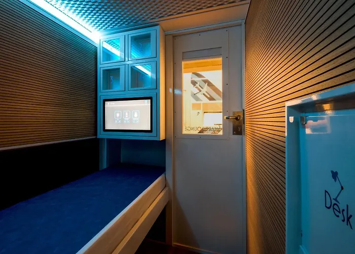 Resting Pods - Zzzleepandgo Modlin Airport Wmi