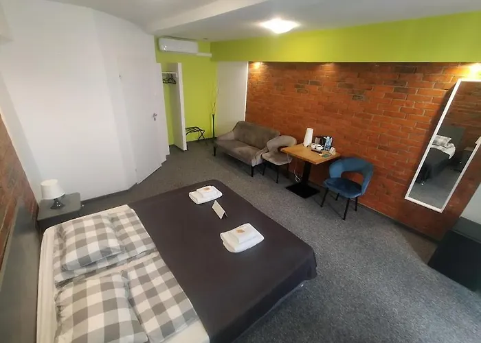 Rj Hotel