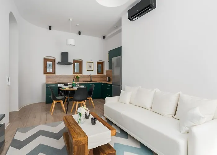 Kamienica Chełmońskiego 10 Przy MTP By Noclegi Renters