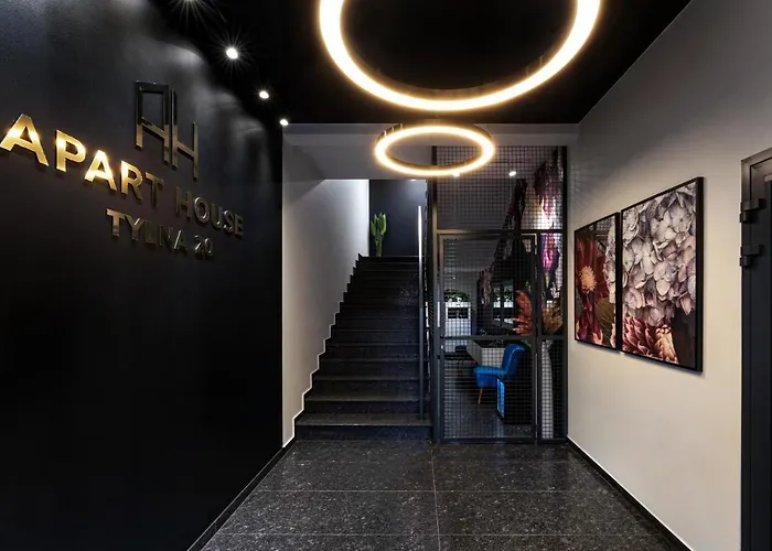 Apart House, Tylna 20