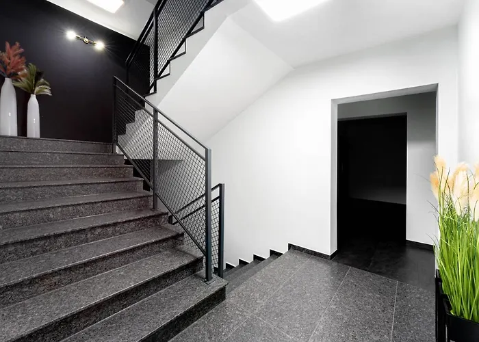 Apart House, Tylna 20