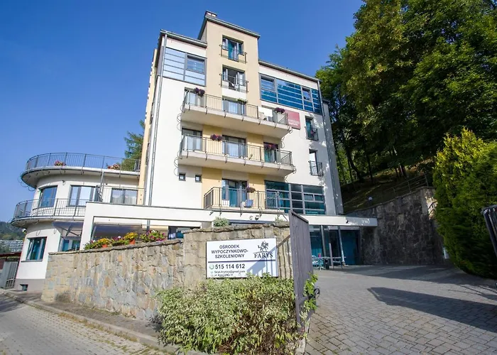 Farys - centrum Krynicy na wzgórzu wśród ciszy ze wspaniałymi tarasami widokowymi, sauna, jacuzii, siłowna, prywatny parking