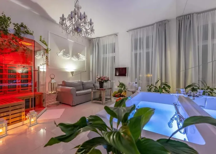 Sensual Luxury Spa Suite Private Jacuzzi & Sauna For Couples