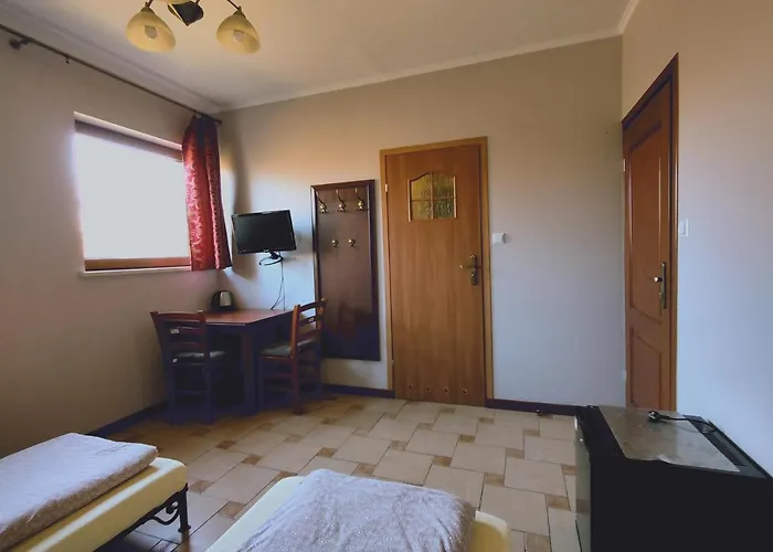 Willa Dzika Róża Sandomierz, Polska