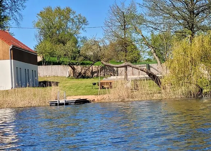 Dom nad jeziorem Wilamowo, Polska
