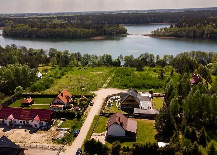 Dom Nad Jeziorem W Borzechowie