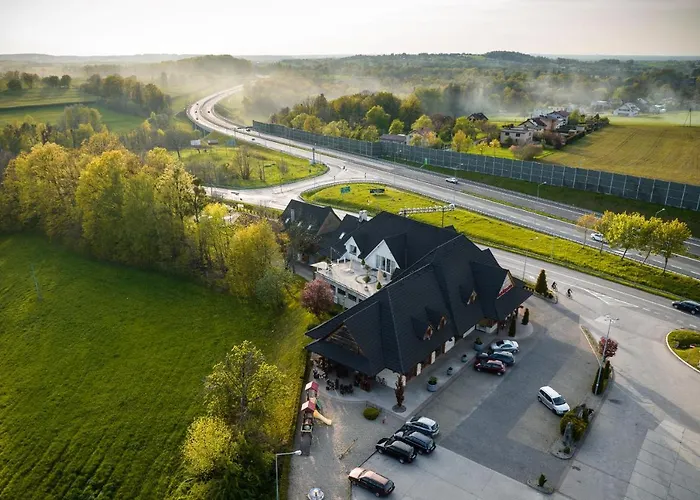 Dwór Świętoszówka, Polska