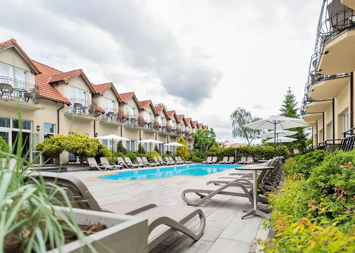 Hotel Alcest Z Widokiem Na Morze, Basenem, Rewal, Polen