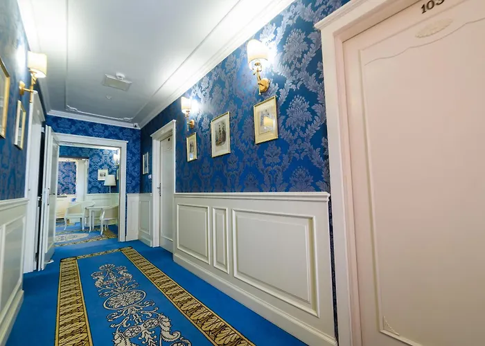 Ambasadorski Residence
