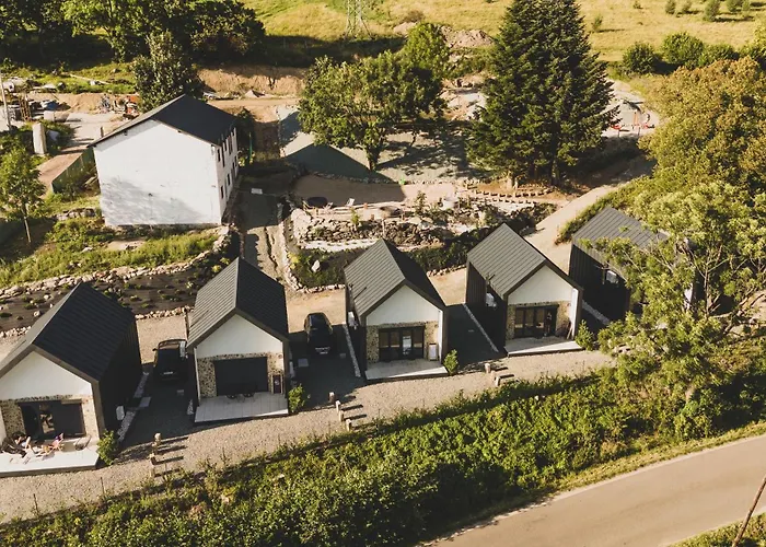 Sowie Chatki - domki z widokiem na Góry Sowie Sokolec, Polska