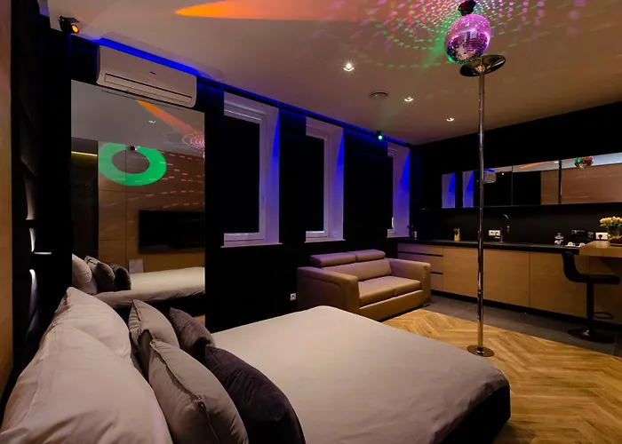 Lupoapartments Z Jacuzzi Pole Dance Leczycka 29 Klimatyzacja Parking Dostep Na Kod