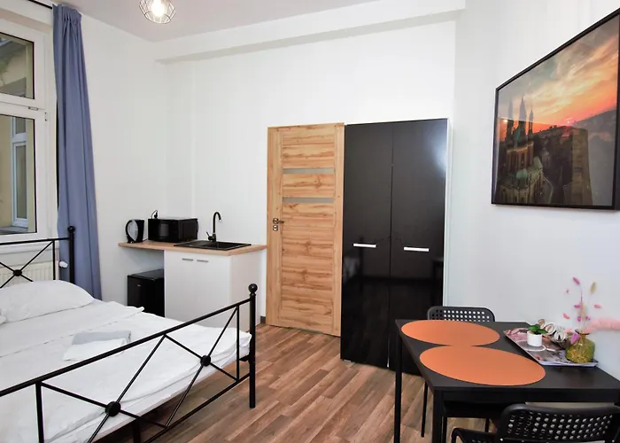 roomspoznan pl - Apartamenty i Pokoje Półwiejska 20 - 24h self check-in
