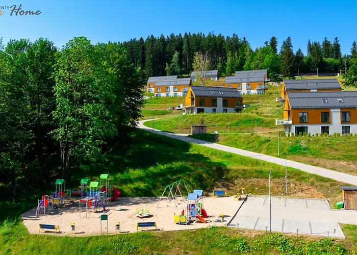 Wonder Home - Domki Hillside tuż przy stoku narciarskim - na terenie kompleksu plac zabaw i zewnętrzna siłownia, sklep, parking