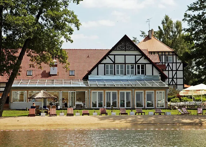 Jabłoń Lake