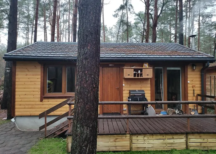 Domek w lesie nad rzeką Świder Radiowek, Polska