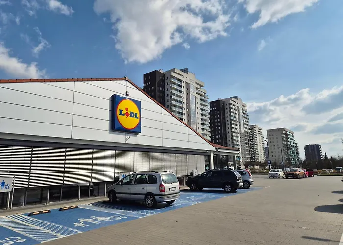 APARTAMENT WŚRÓD 1000cy ŚWIATEŁ - z parkingiem w hali garażowej- duży balkon - piekny widok nocą na panoramę Tysiaclecia