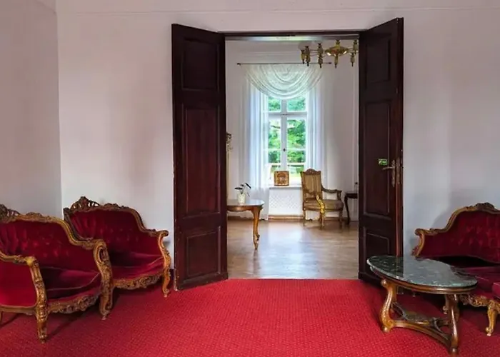 Pałac Morski Gąski, Polska