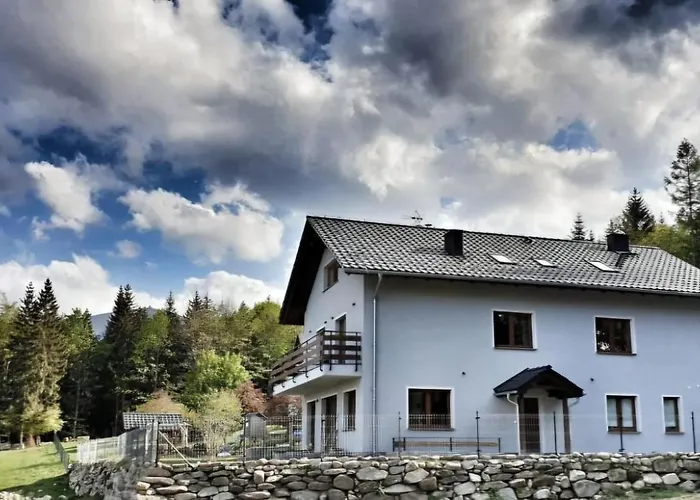 Pokoje Gościnne Pod Lasem