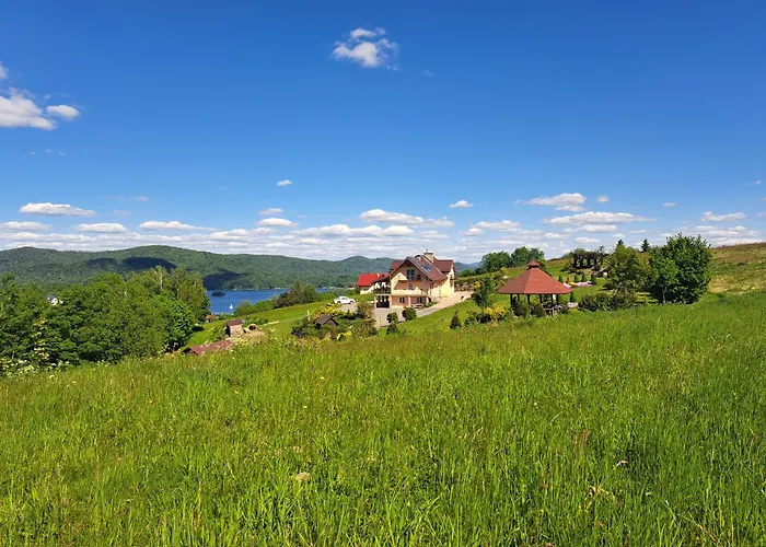 Willa Diana- z panoramą jeziora i gór w Polańczyku