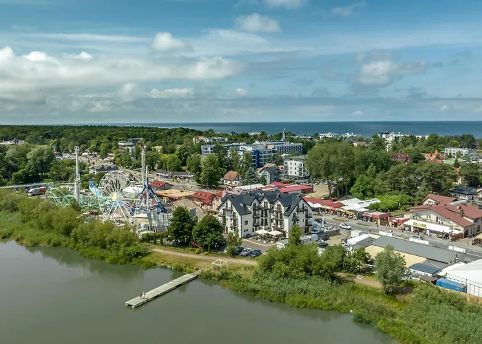 Marina Mielno z widokiem na jezioro