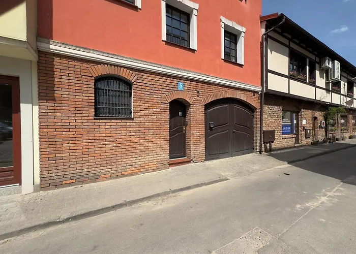 Willa BROWAR pokoje gościnne w centrum miasta na starówce, Self check in 24H, FV, TV Smart, Darmowe Wi-Fi, Parking, W sąsiedztwie restauracji i kawiarni, Usługi escort zakazane