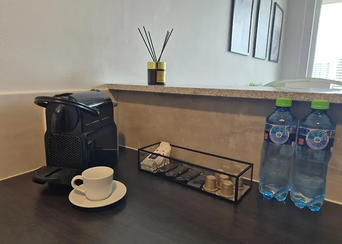 APARTAMENT WŚRÓD 1000cy ŚWIATEŁ - z parkingiem w hali garażowej- duży balkon - piekny widok nocą na panoramę Tysiaclecia