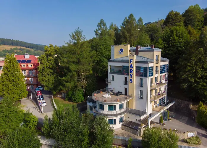 Farys - centrum Krynicy na wzgórzu wśród ciszy ze wspaniałymi tarasami widokowymi, sauna, jacuzii, siłowna, prywatny parking